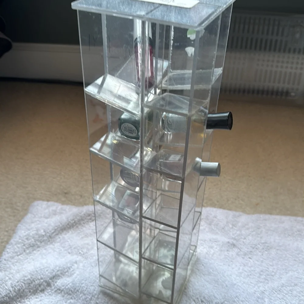 Nails polish 20 space organization